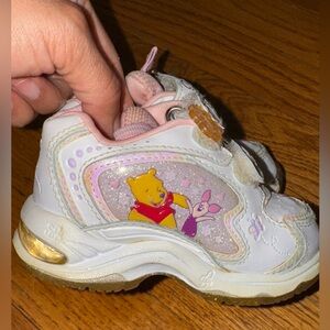 Winnie the Pooh Vintage Baby Shoes Size 5 Piglet  Butterfly Pink White